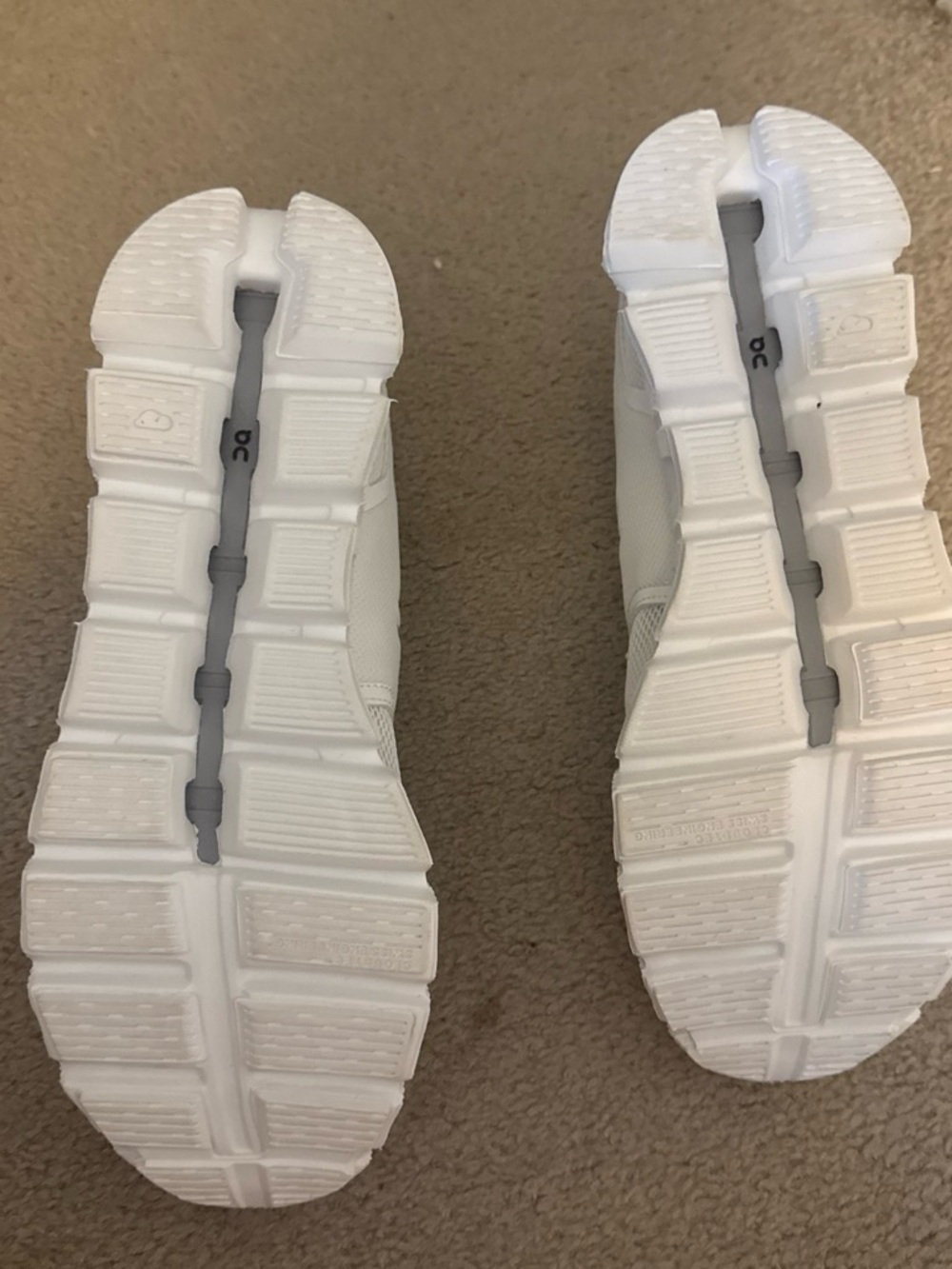 On Cloud LMK IF U HAVE A SIZE 9 bc these are size 8.5 - Picture 4 of 4